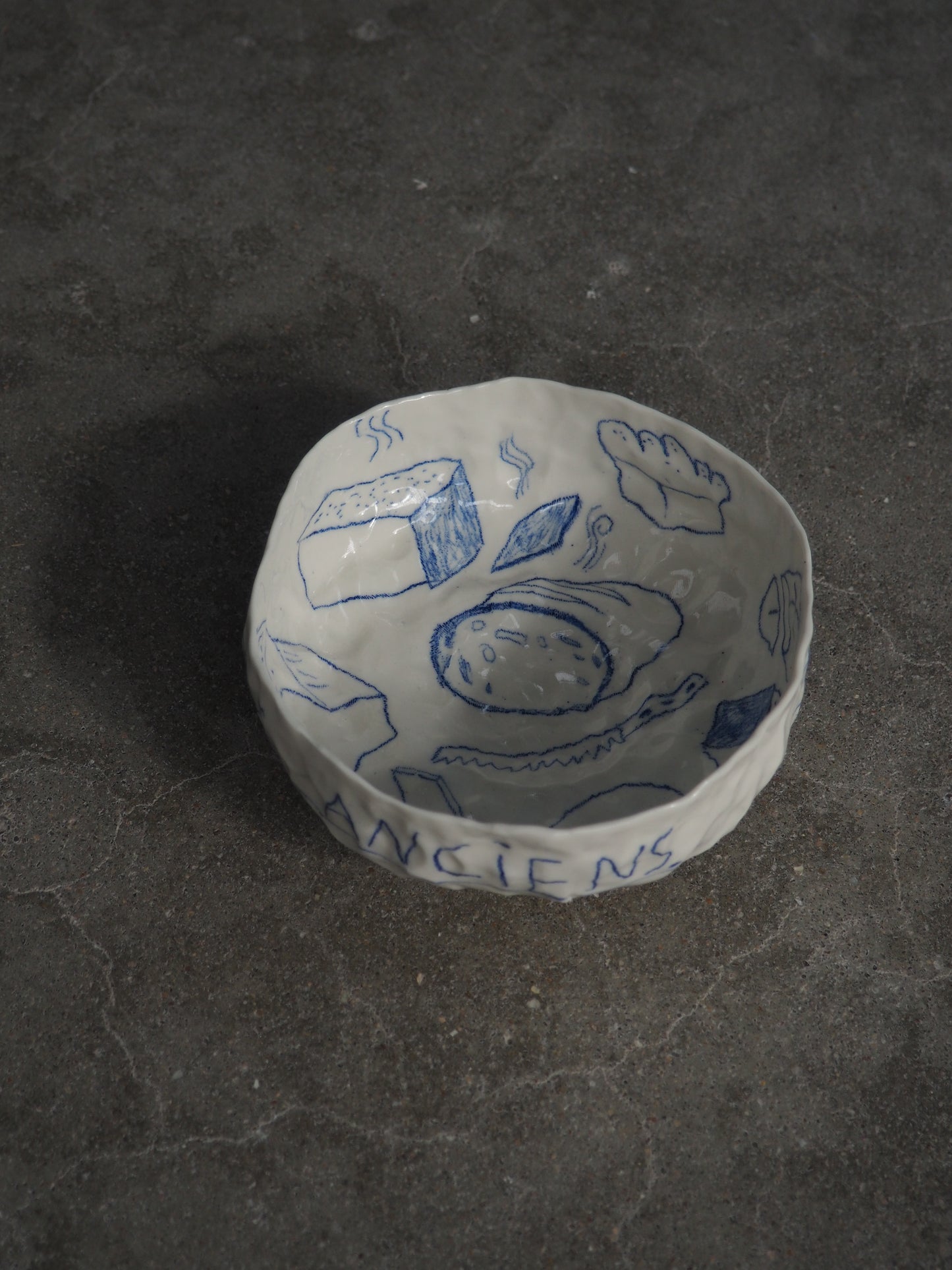 giant bowl LA MAISON ARLOT CHENG (pains)